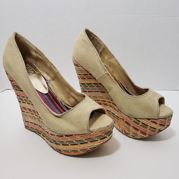Speed Limit 98 Shoes - 5/$15 Size 6 Speed Limit 98 Khaki Canvas Woven Platform Wedges